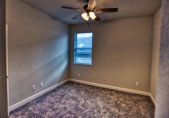 Building Photo - 912 Farm Path