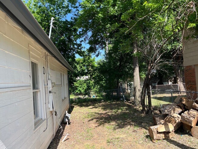 Building Photo - 2912 N Independence Ave