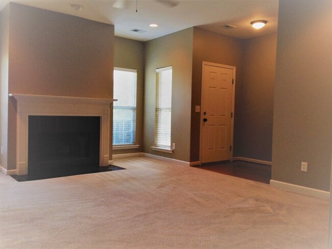 Building Photo - 504 Reach Dr