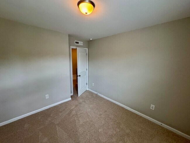 Building Photo - Heather Park Townhomes
