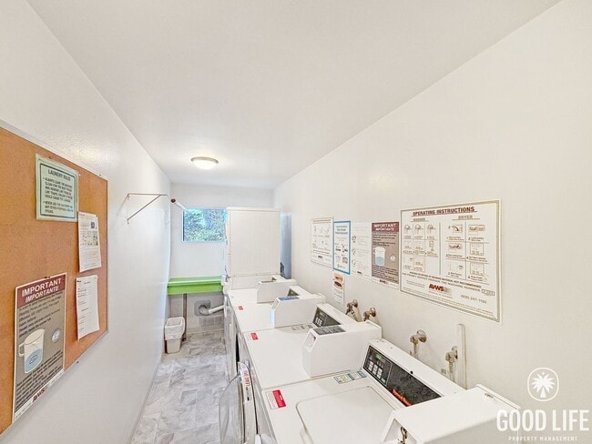Building Photo - Beautiful 1BD/1BA W/ Reserved Parking and Laundry On-Site in Pacific Beach!