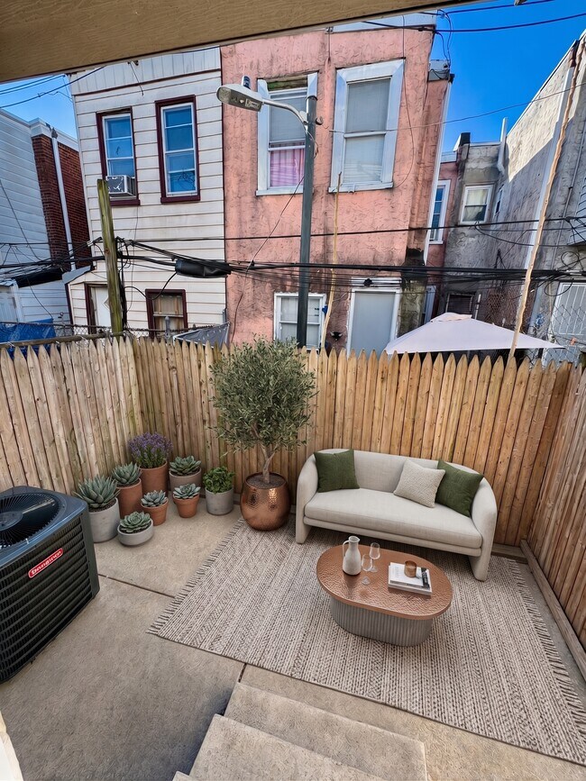 Building Photo - 3130 Hartville St