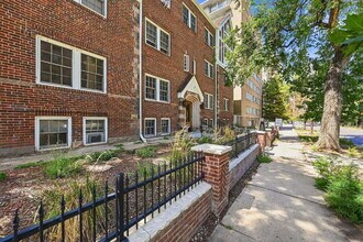 Building Photo - 1,795.95, 2-bedroom, 1-bathroom Updated in Great Denver Location!