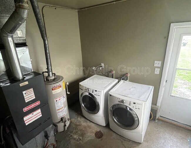 Building Photo - 309 Iowa Ave