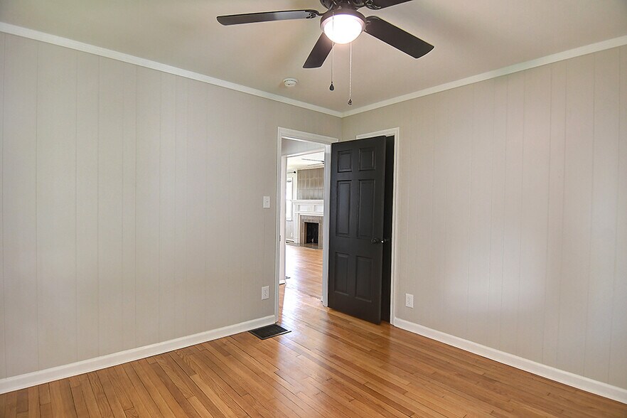 Building Photo - 523 Watervliet Ave