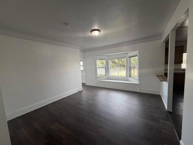 Building Photo - 2340 Alisal Rd