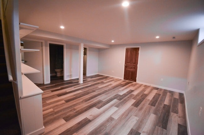 Building Photo - Updated 3 Bed 1.75 bath home available NOW!