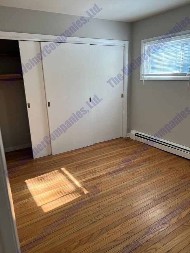 Building Photo - 4 Bedroom, 2 Bathroom Home for Sublease