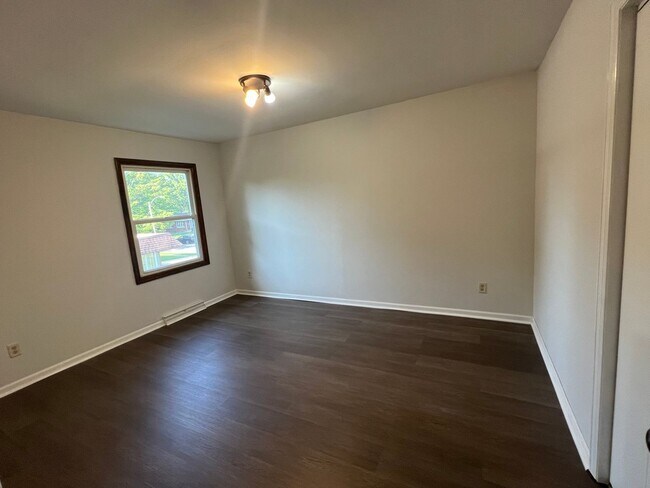 Building Photo - 2026-2028 Lindbergh