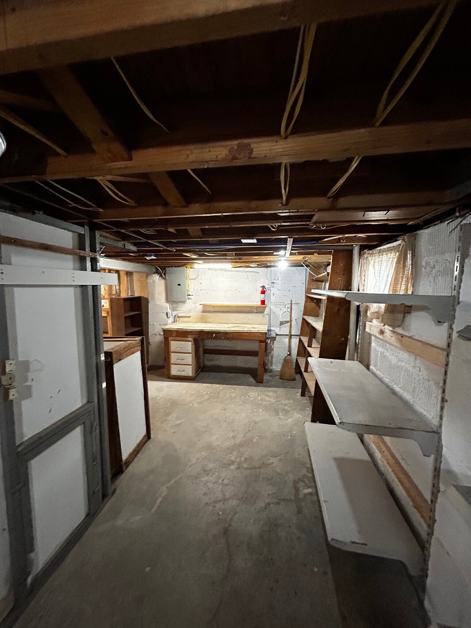 Building Photo - 706 E 71st Ter