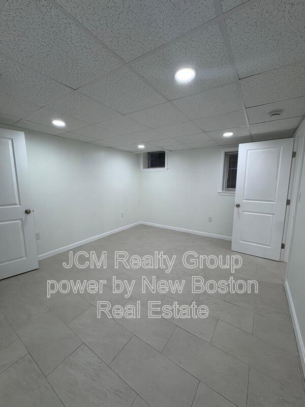 Building Photo - 144 Bloomingdale St