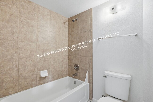 Building Photo - 9960 E Banister Dr