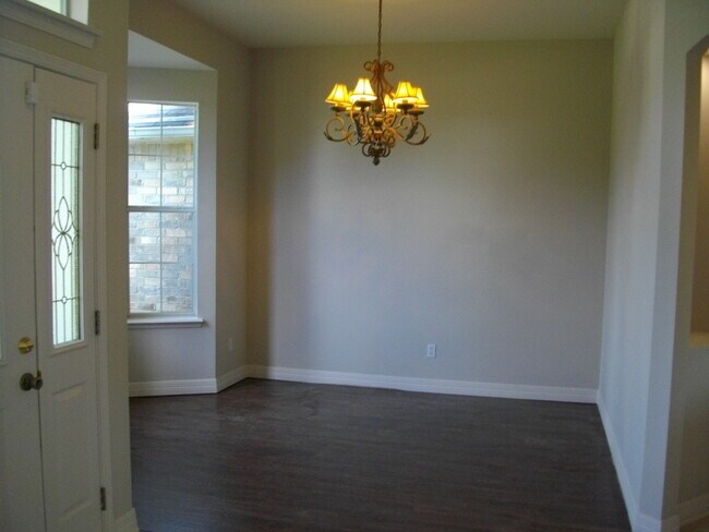 Building Photo - Kings Pointe Subdivision Just off E..Kings...