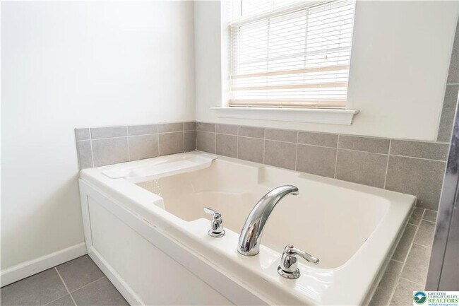 Building Photo - 5136 Dogwood Trail