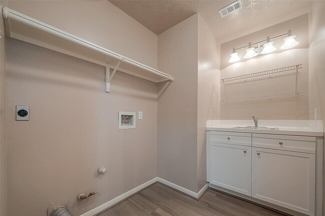 Building Photo - 3118 Watercastle Ct