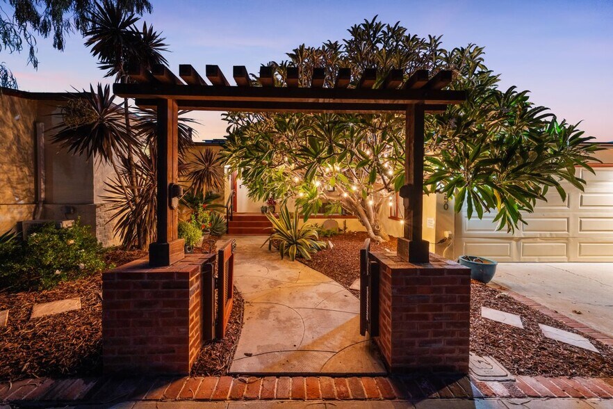 Primary Photo - 4350 Summit Dr