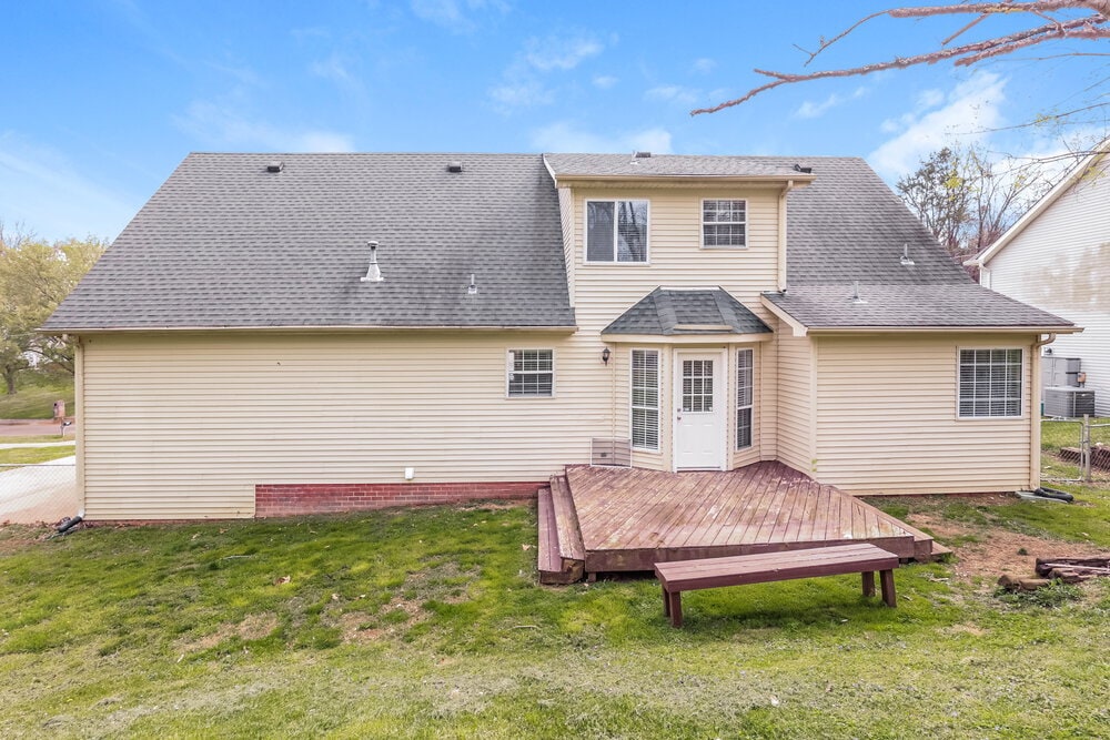 Building Photo - 642 Knollwood Dr
