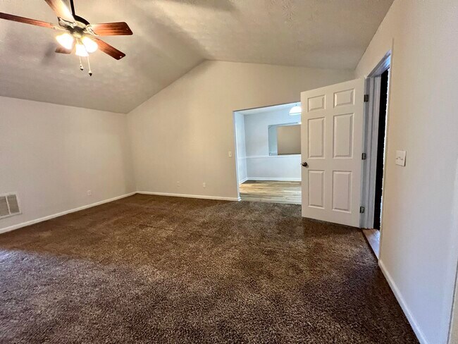 Building Photo - 707 Porter Ln