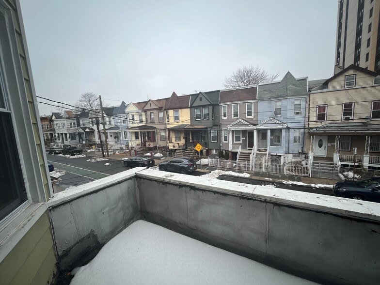 Building Photo - 13 Bartholdi Ave