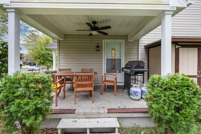 Building Photo - Beautifully Updated 4-Bedroom Home in Norf...