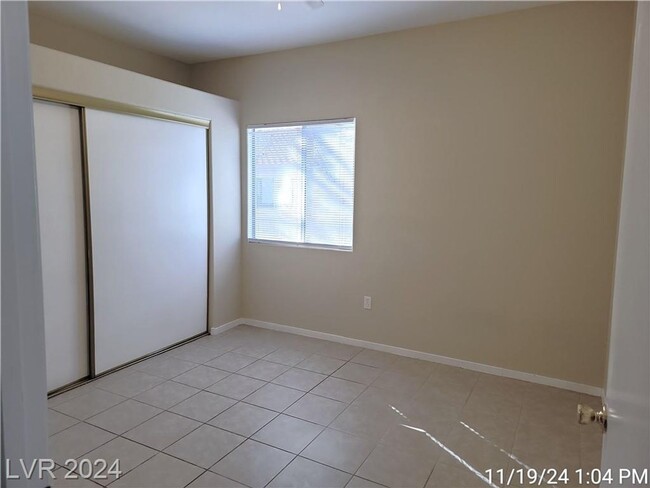 Building Photo - SUNRISE MANOR 1ST FLOOR UNIT IN GATED COMM...