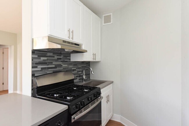 Building Photo - 735 Judson Ave