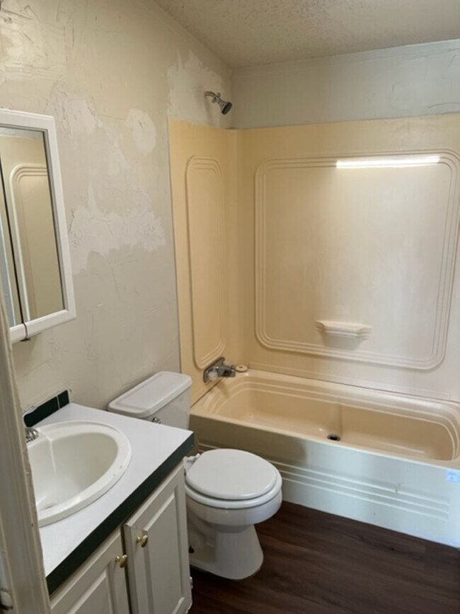 Building Photo - 1307 Speedway Dr