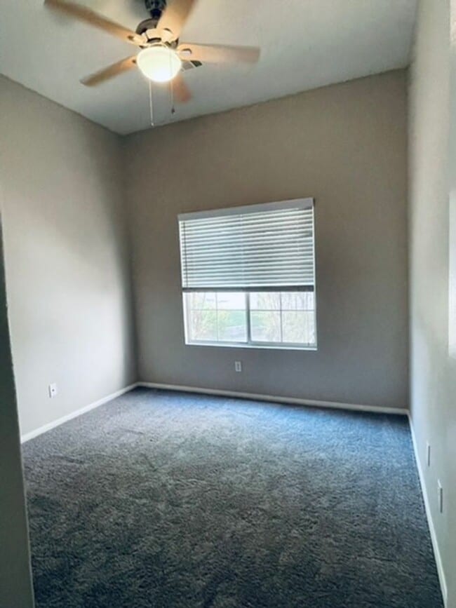 Building Photo - *WONDERFUL SINGLE STORY HOME IN "GREEN VAL...