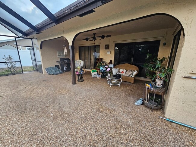 Building Photo - 57 SW 15th Ct