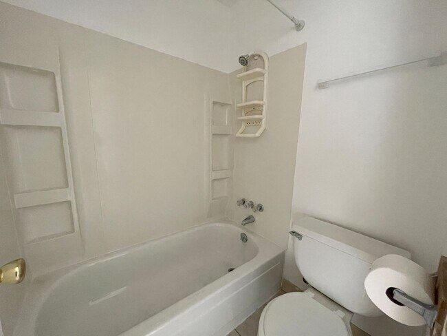 Building Photo - Cute 1 bedroom, full bathroom condo