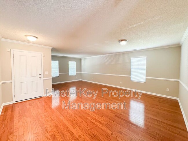 Building Photo - 6842 Harter Ct