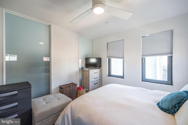 Building Photo - 152 W Laurel St