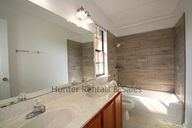 Building Photo - 300 Sioux Cir