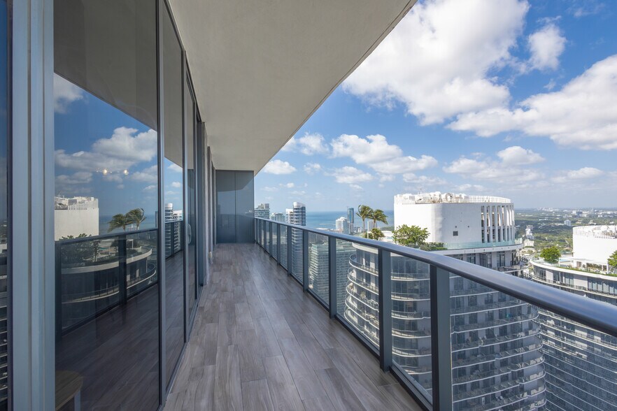 Building Photo - 801 S Miami Ave