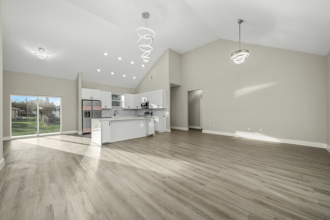 Building Photo - 3 Bedroom Home Located In The Sun N Lake Golf Community