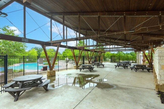 Building Photo - 501 Sixpence Ln