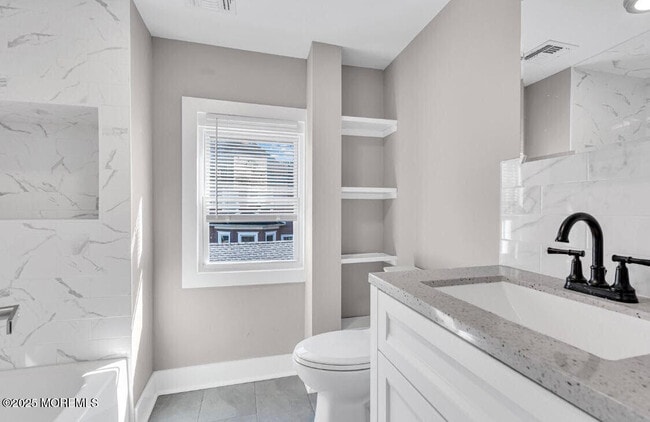 Building Photo - 700 Fifth Ave