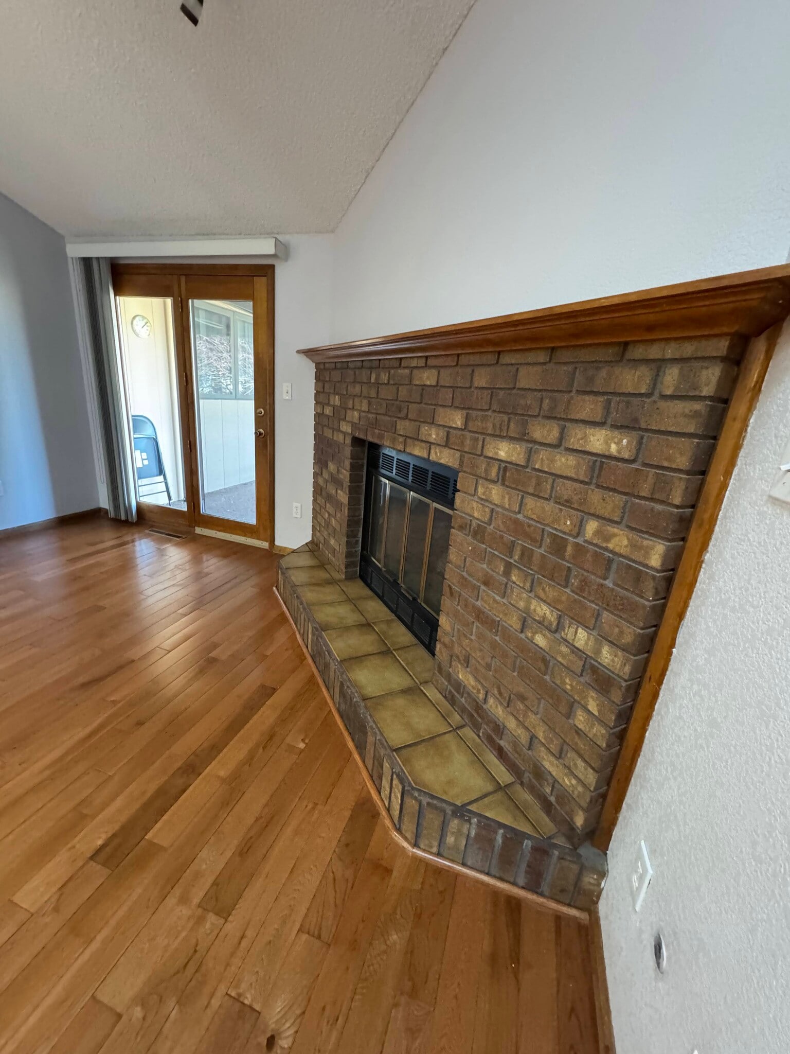 Fireplace - 5510A TOWNSEND PL