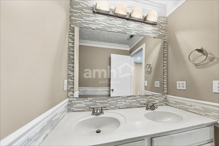 Building Photo - 6759 Stanhope Way