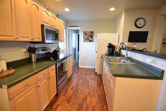 Building Photo - 222 Ridgeway Dr