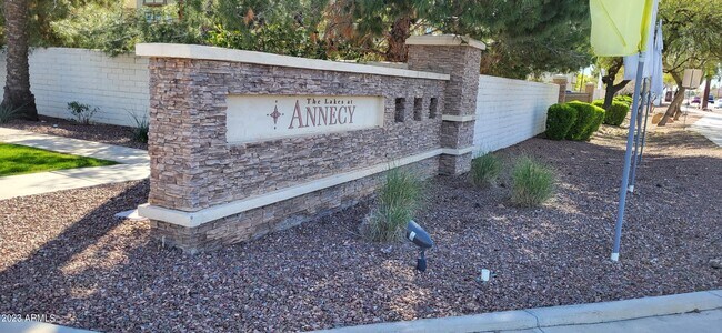 Building Photo - 2743 S Sulley Dr