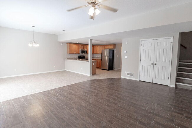 Building Photo - 1924 Center St