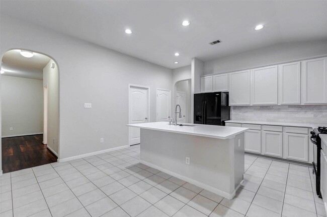 Building Photo - 24314 Courtland Oaks St