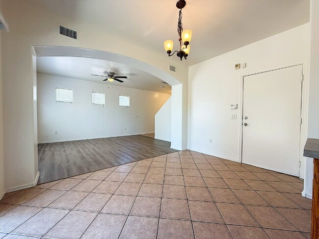 Building Photo - Freshly Updated 3-Bed, 2.5-Bath Home with ...