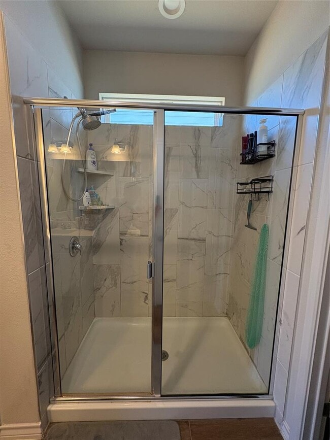 Building Photo - 12000 Saddle Rock Dr