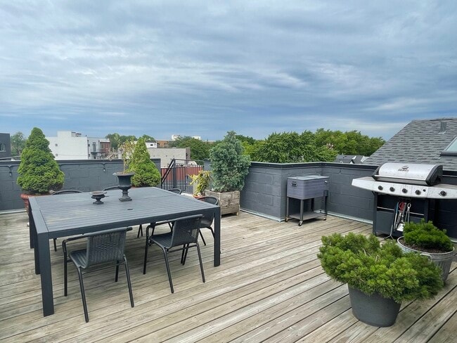 Building Photo - 2848 N Damen Ave