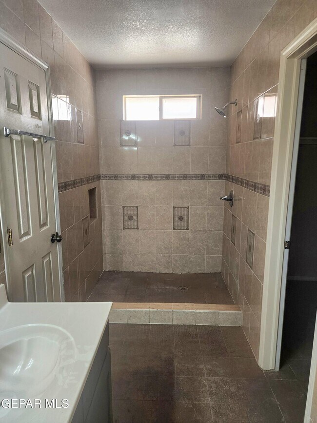 Building Photo - 3115 Sal Berroteran Dr
