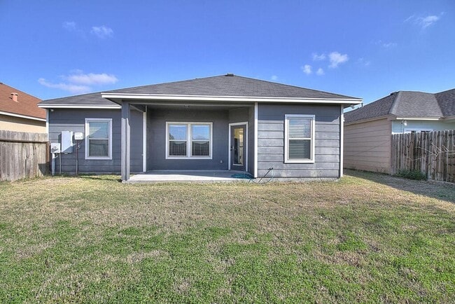 Building Photo - 3005 Dante Dr