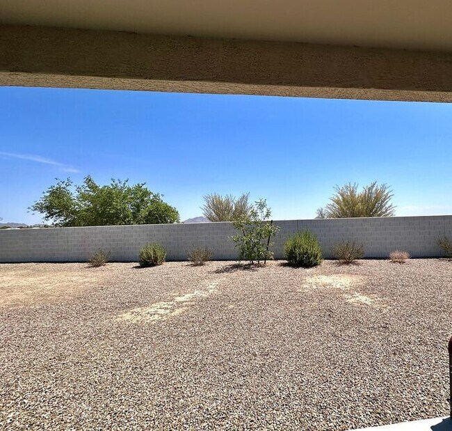 Building Photo - MOVE IN SPECIALS!! Large Backyard with thi...