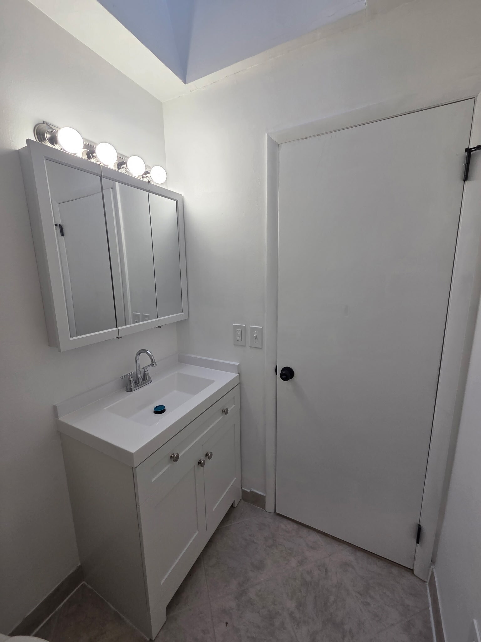 Building Photo - 104 Laurel Ct